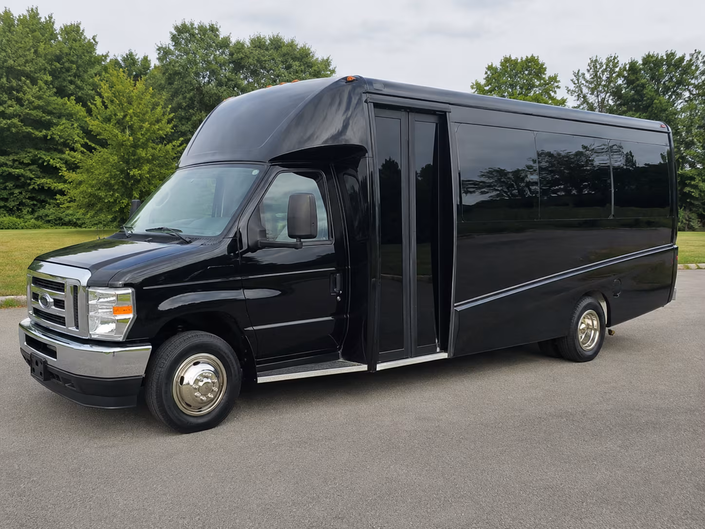 huntington beach get the whole group to the dance with huntington beach prom transportation